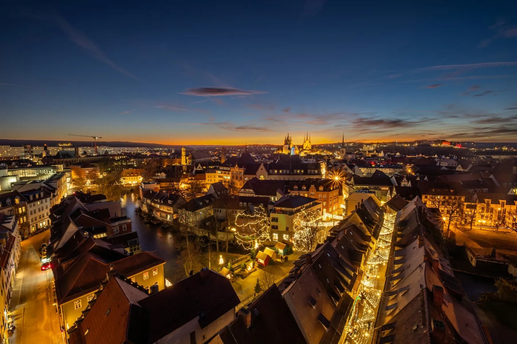 Luftbild von Erfurt bei Nacht
