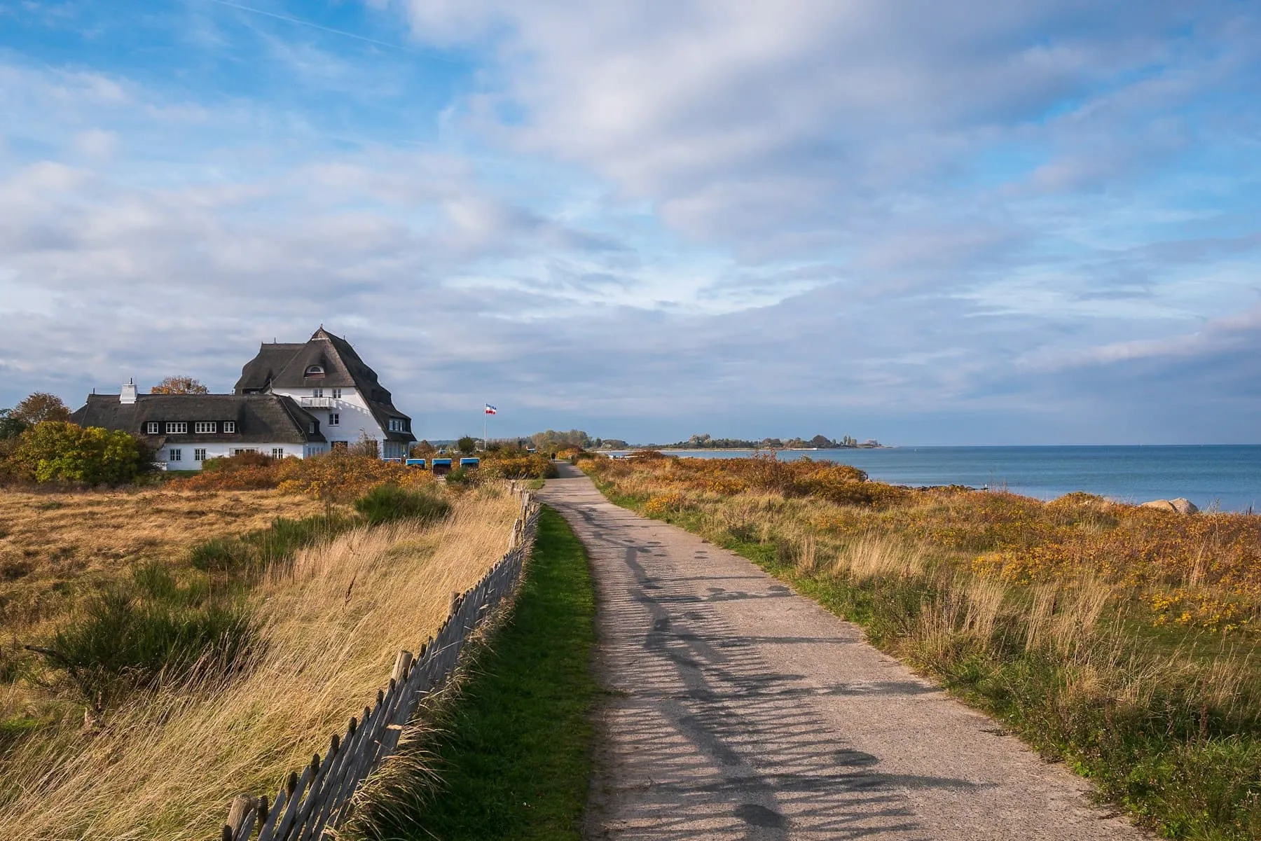 Weg durch die Dünen an der Ostseeküste bei Hohwacht