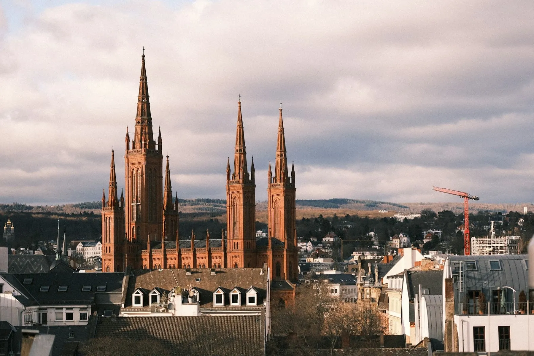 Marktkirche über der Wiesbadener Innenstadt